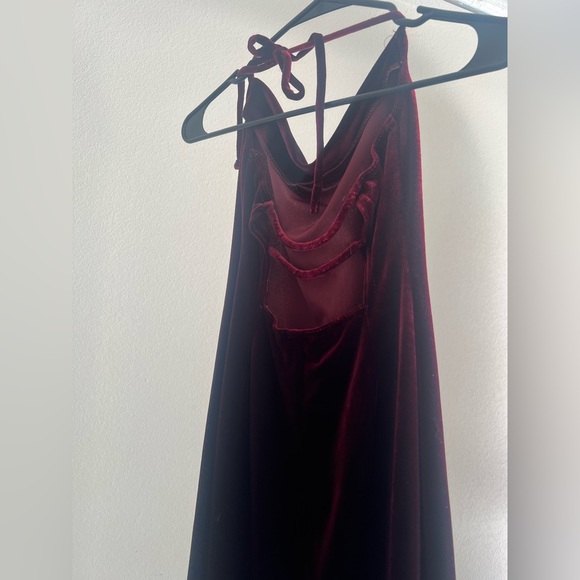 Red velvet dress - Picture 2 of 2